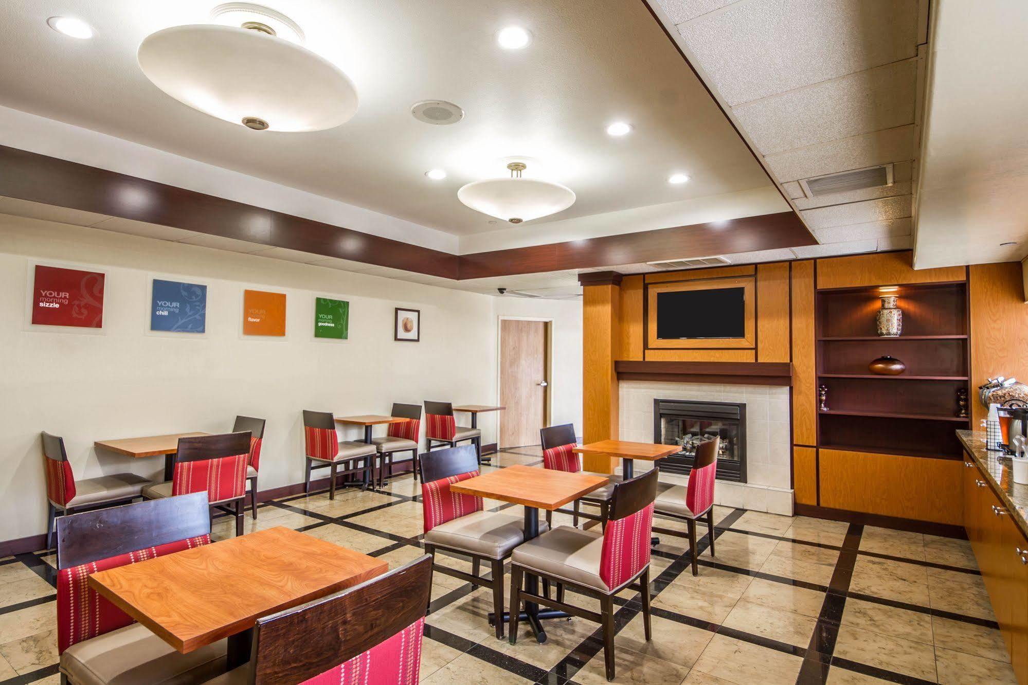 Comfort Inn & Suites Oakland Airport Zewnętrze zdjęcie