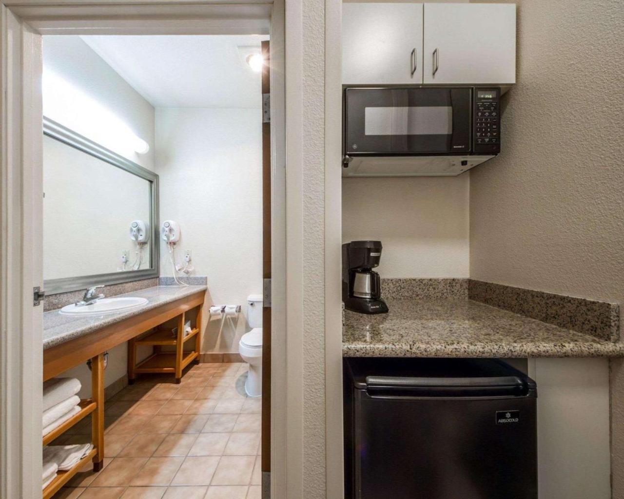 Comfort Inn & Suites Oakland Airport Zewnętrze zdjęcie