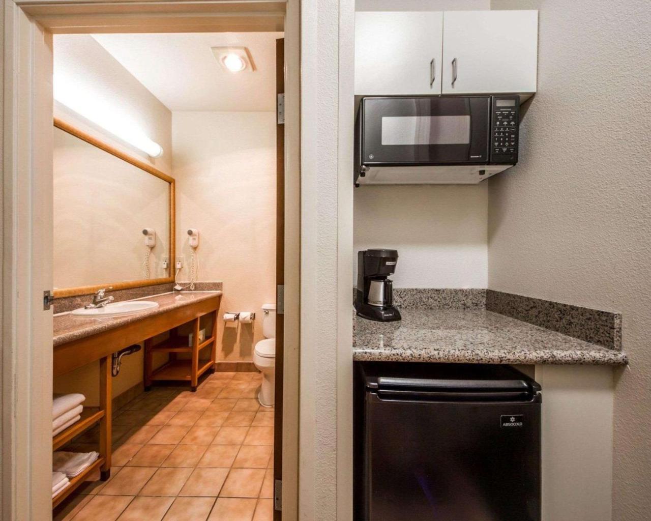 Comfort Inn & Suites Oakland Airport Zewnętrze zdjęcie